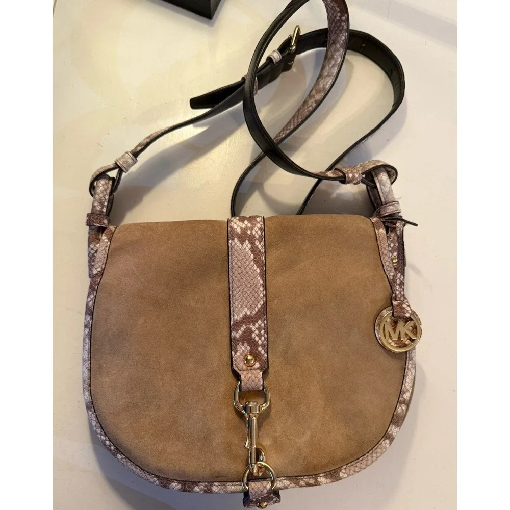 MICHAEL Michael Kors Jamie Saddle Bag Tan Suede Snake print Crossbody 469$
